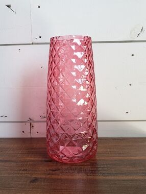 Diamond Embossed Tapered Glass Vase - Vibrant Pink